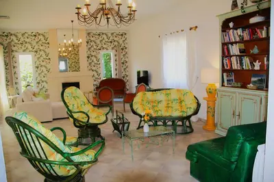 Coin salon dans l'établissement villa lanzac