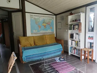 Coin salon dans l'établissement Chalet familial à proximité de Vulcania