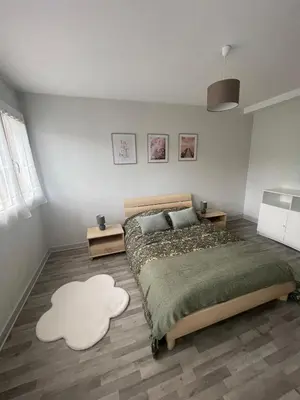 Un ou plusieurs lits dans un hébergement de l'établissement Appartement à 2 pas du centre, 2 chambres, 4 a 6 personnes, parking