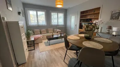 Coin salon dans l'établissement Appartement à 2 pas du centre, 2 chambres, 4 a 6 personnes, parking