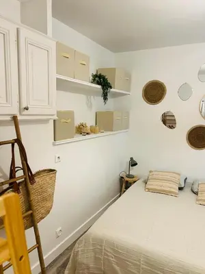 Un ou plusieurs lits dans un hébergement de l'établissement Chez gaillard petit studio sans cuisine entièrement rénové au calme