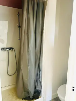 Salle de bains dans l'établissement Chez gaillard petit studio sans cuisine entièrement rénové au calme