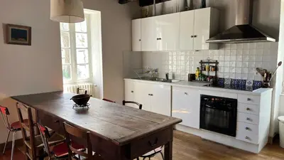 Cuisine ou kitchenette dans l'établissement Maison 10 Personnes Quercy