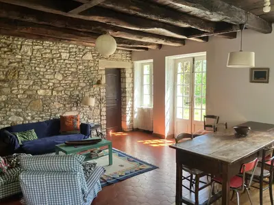 Coin salon dans l'établissement Maison 10 Personnes Quercy