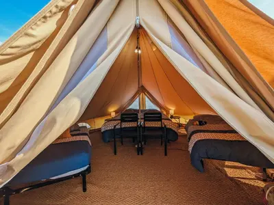 Coin salon dans l'établissement Les secrets de la nature chambre d'hôtes, tentes luxe et nature