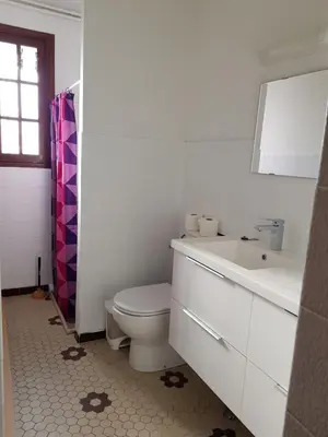 Salle de bains dans l'établissement Appartement avec jardin privé