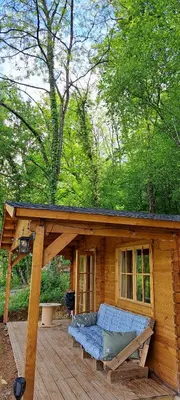 Jardin de l'établissement Wooden Cabin - La Fleurie - on Campsite in Saint Robert, Camping Florecer