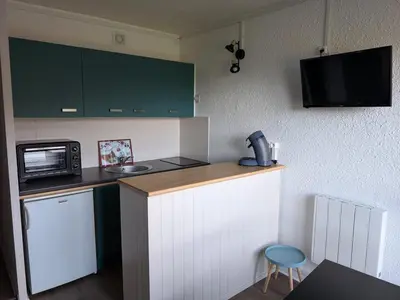 Cuisine ou kitchenette dans l'établissement Studio cabine rénové avec vue sur le centre, WiFi et animaux acceptés - FR-1-787-117