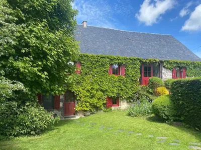 Jardin de l'établissement Longère 7 personnes - 4 chambres - 3 SdB Orcival