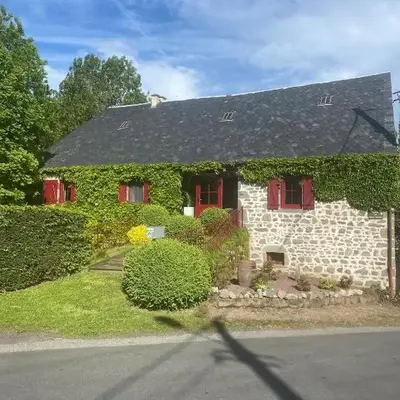 Longère 7 personnes - 4 chambres - 3 SdB Orcival