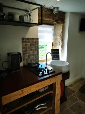 Cuisine ou kitchenette dans l'établissement Les nuits étoilées du moulin petit déjeuner inclus