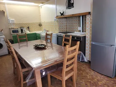 Cuisine ou kitchenette dans l'établissement Aux Galets de Gisou