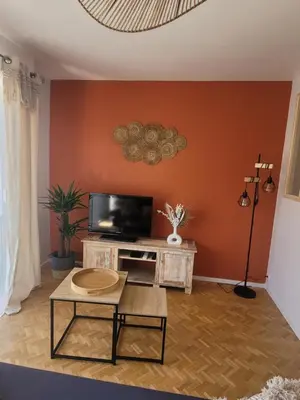 Télévision ou salle de divertissement dans l'établissement Casa Labrousse, quartier Hôpital, clim
