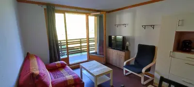 Télévision ou salle de divertissement dans l'établissement Appartement dans résidence avec piscine et parking couvert