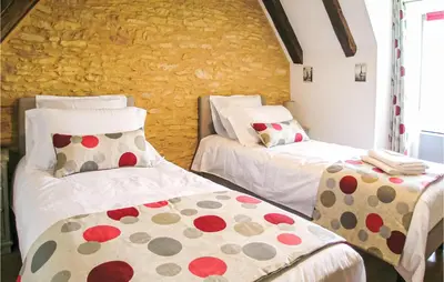 Un ou plusieurs lits dans un hébergement de l'établissement Beautiful Home In St Amand De Coly