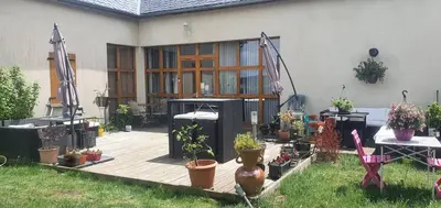 Jardin de l'établissement LA RANDONNEE au cœur de Besse en Chandesse