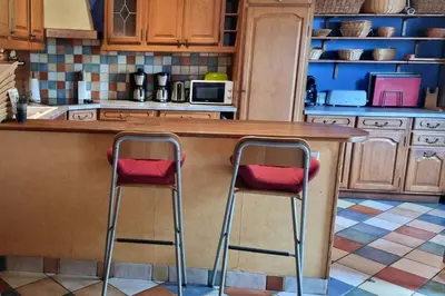 Cuisine ou kitchenette dans l'établissement LA RANDONNEE au cœur de Besse en Chandesse