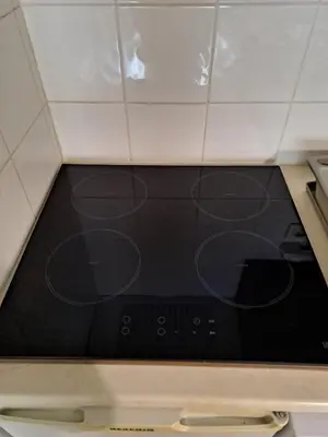 Cuisine ou kitchenette dans l'établissement La Merlerie Super-Besse agréable appartement 5p grand balcon parking privé