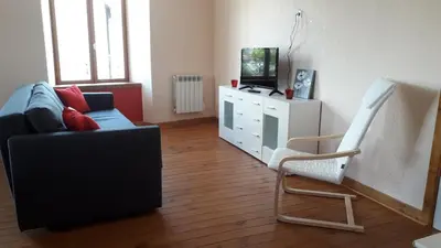Télévision ou salle de divertissement dans l'établissement La Maison en Cézallier - Rachael's flat