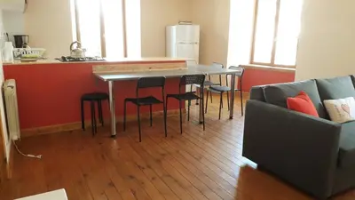 Cuisine ou kitchenette dans l'établissement La Maison en Cézallier - Rachael's flat