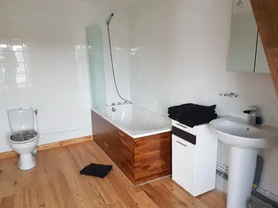 Salle de bains dans l'établissement La Maison en Cézallier - London Eyes