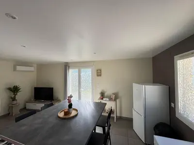 Télévision ou salle de divertissement dans l'établissement Le Cocon de Beynat - 1 Chambre