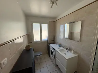 Salle de bains dans l'établissement Le Cocon de Beynat - 1 Chambre
