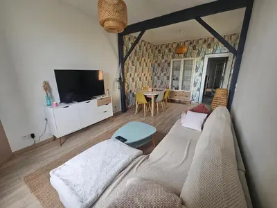 Télévision ou salle de divertissement dans l'établissement Maison cocon proche gare et centre ville