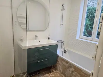 Salle de bains dans l'établissement Maison cocon proche gare et centre ville