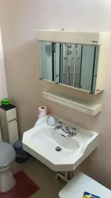 Salle de bains dans l'établissement Maison familiale à Bugeat avec jardin accueillant