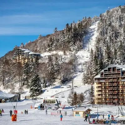 Superbe Appart aux pieds des pistes de ski avec balcon-parking et casier