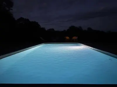 Piscine de l'établissement Discover Our New Glamping Tent Experience at the Mont Gapier ou située à proximité