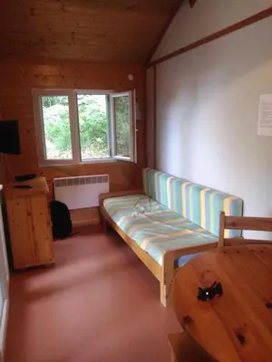 Un ou plusieurs lits dans un hébergement de l'établissement Chalet nature et lac dans parc résidentiel de loisirs