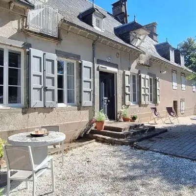 Grand gite familial 5 chambres à Ally