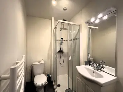 Salle de bains dans l'établissement Appartement mont dore 4 personnes