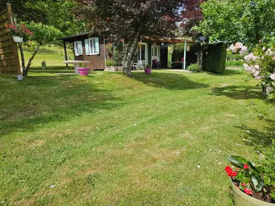 Jardin de l'établissement Chalet Vert 10 min à pied du centre ville d'Argentat-sur-Dordogne
