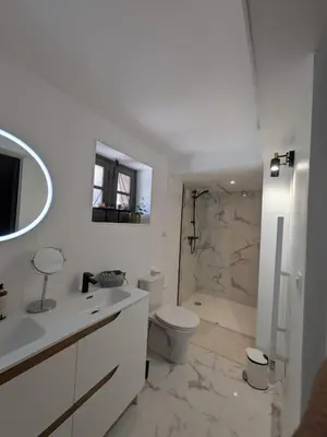 Salle de bains dans l'établissement La Villa Bellevue - 4 prs