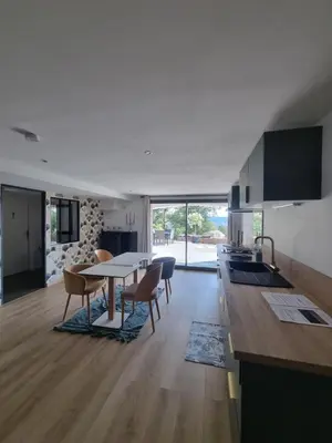 Télévision ou salle de divertissement dans l'établissement La Villa Bellevue - 4 prs