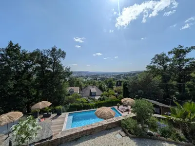 Piscine de l'établissement La Villa Bellevue - 4 prs ou située à proximité