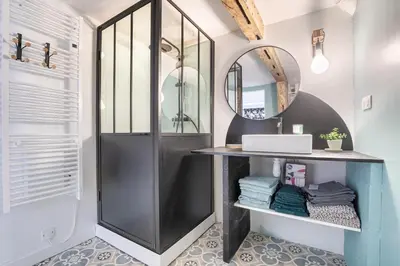 Salle de bains dans l'établissement Le Duplex D'Andromely, Centre-historique-Animé