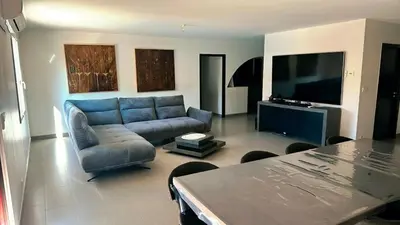 Télévision ou salle de divertissement dans l'établissement Villa Gournerie 3 bedrooms private heated pool