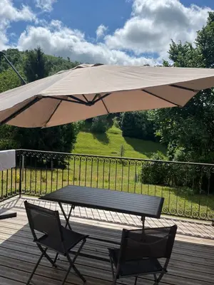 Jardin de l'établissement La maison des petites choses, la tiny house du Puy Mary-Cantal