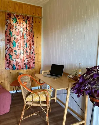 Télévision ou salle de divertissement dans l'établissement Chalet en plein nature, gorges de la Dordogne