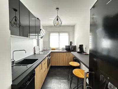 Cuisine ou kitchenette dans l'établissement Le Bénédictins, proche de la Gare