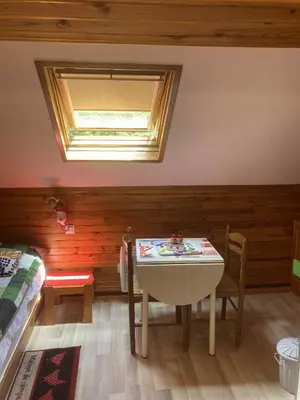 Coin salon dans l'établissement Studio CENTRE Mont Dore, Volière des Pics 2pers15m2 parking Gratuit chemin randonnée