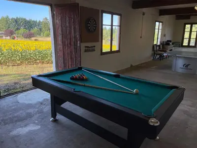 Billard dans l'établissement Barracat Gite