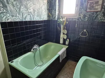 Salle de bains dans l'établissement La fenêtre Massoulié