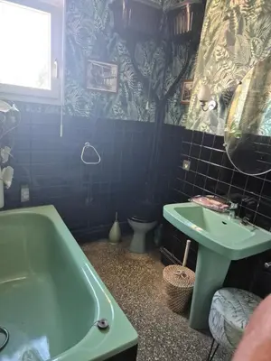 Salle de bains dans l'établissement La fenêtre Massoulié
