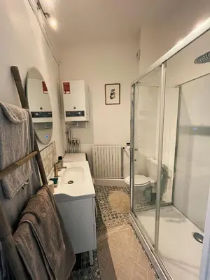 Salle de bains dans l'établissement Le Haut des Halles