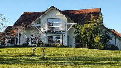 Jardin de l'établissement Chambres d'hôtes avec piscine pour max 4 adultes ou 2 adultes et 3 enfants